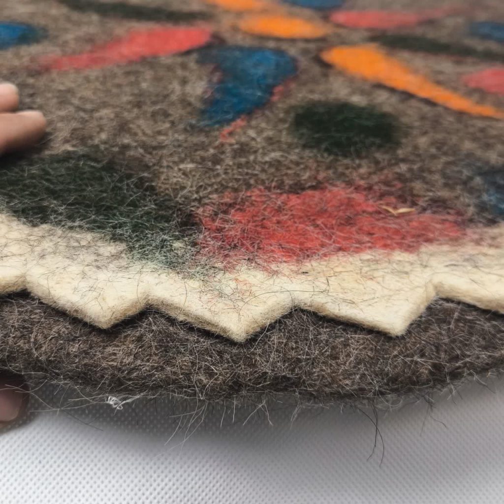 نشیمن نمدی دولبه