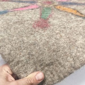 نشیمن نمدی مربع | زمینه روشن